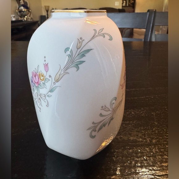 Christopher Stewart Spring Crest Bone China Bud Vase - Picture 3 of 5